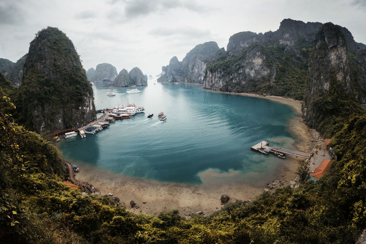 Best travel destinations Ha Long Bay in Vietnam