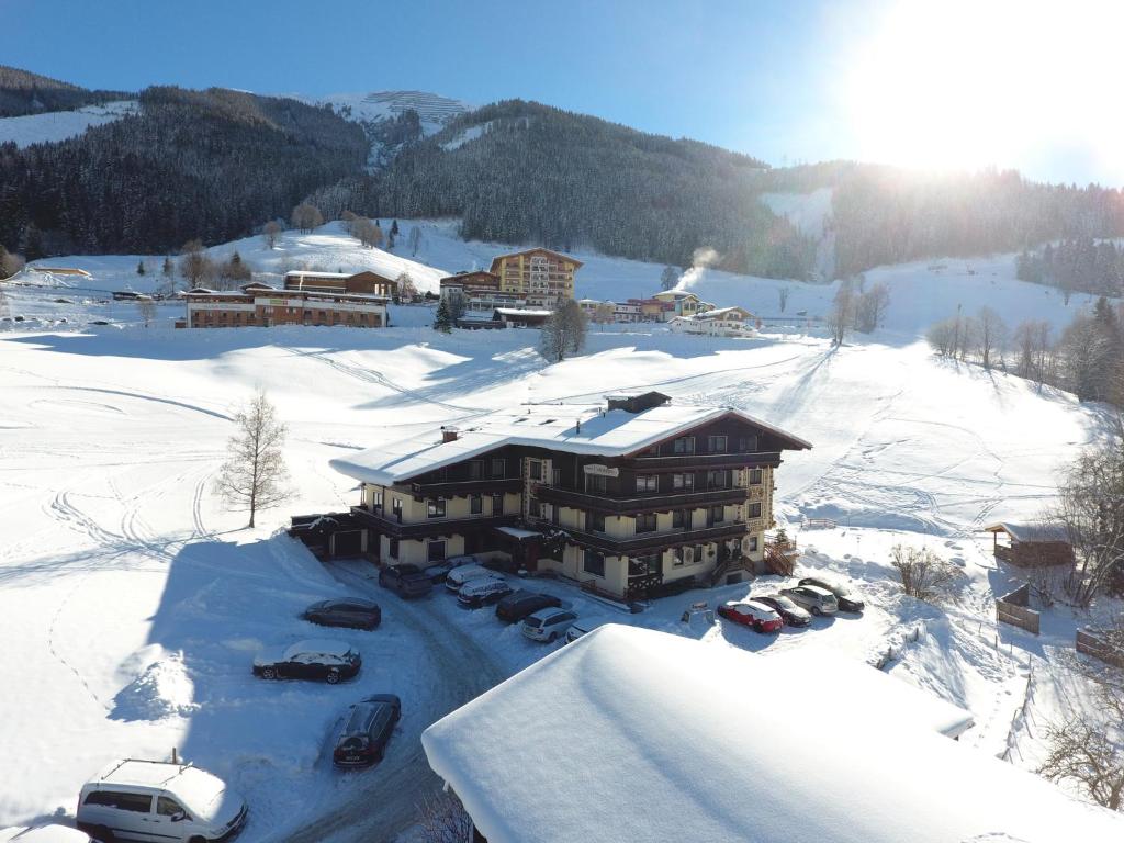 Ski in Ski out Hotel Unterellmau Austria near to lift