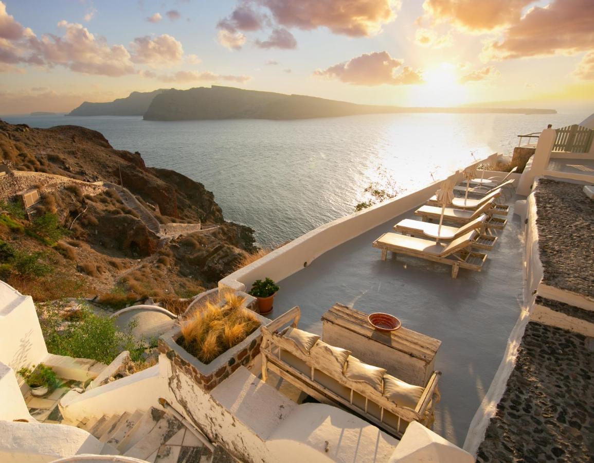 Sunsets in Oia Santorini Where to stay