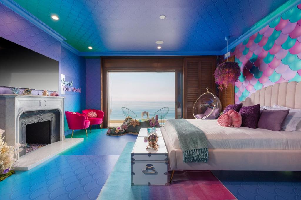 Book online now the Little Mermaid beach house in Malibu, USA