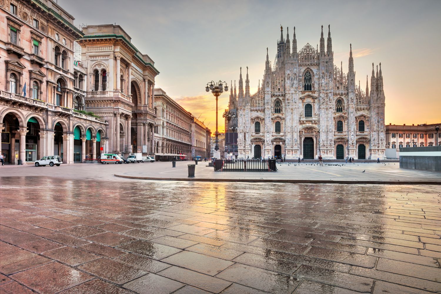 Best Top places to stay near the Cathedral in Milan on square piazza Duamo
