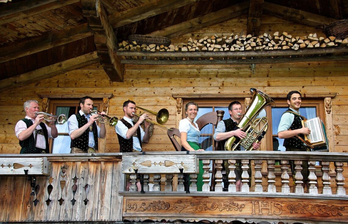 is there a dress code for Oktoberfest in Munich what to wear dirndl tradisional clothes