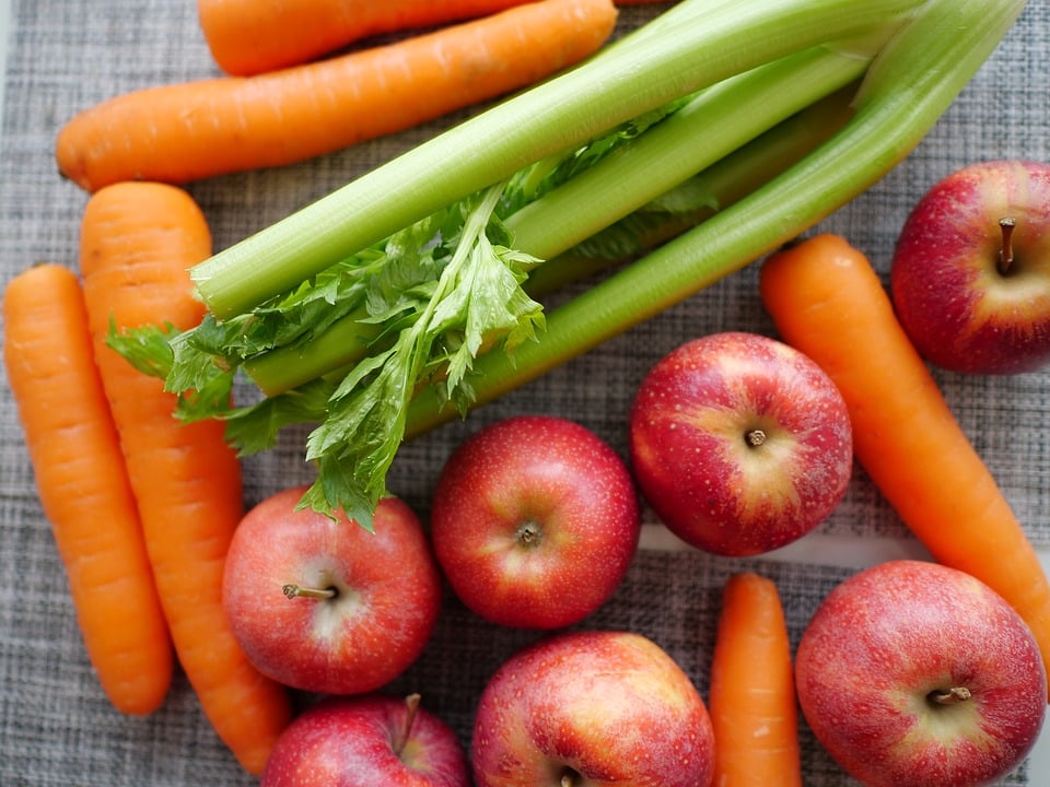 Juice it, carrots apples smoothie