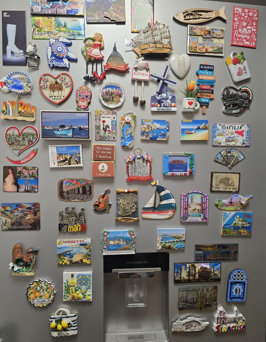 Repurpose travel souvenirs - what to do with old fridge magnets