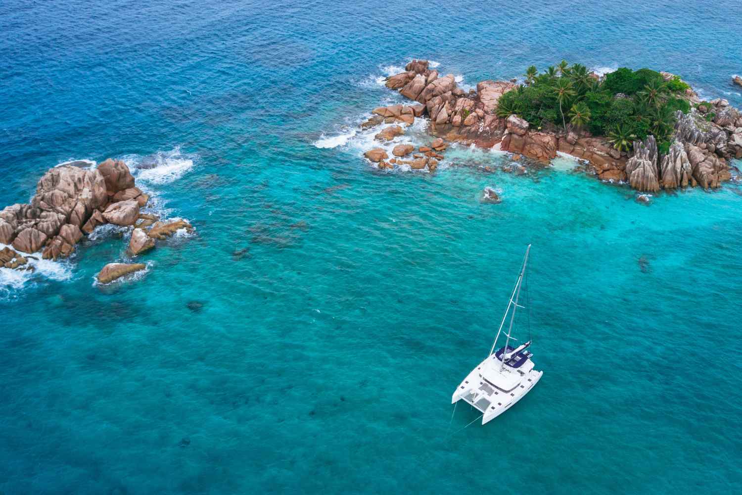 Why the blue of the Seychelles ocean is good for you - best holiday destination