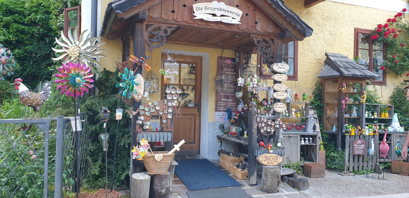 Visit curio shops in Hallstatt - what you need to know
