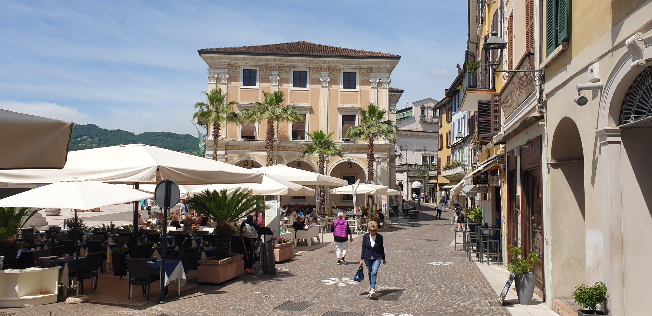 Torta della nonna - best dessert for a hot day in Italy - restaurants and street view