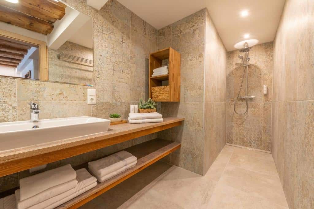 I da Mitt hallstatt austria beautiful accommodationThe Reason You Should Skip Hallstatt — You’ll Never Want to Leave These Places to Stay