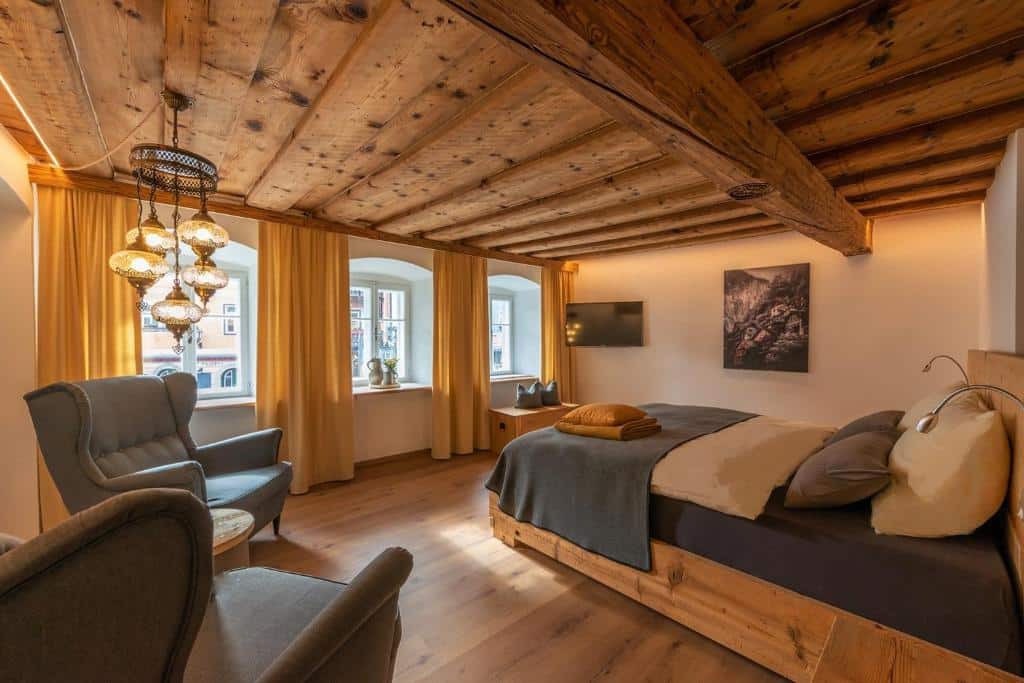 I da Mitt romantic stay in HallstattThe Reason You Should Skip Hallstatt — You’ll Never Want to Leave These Places to Stay
