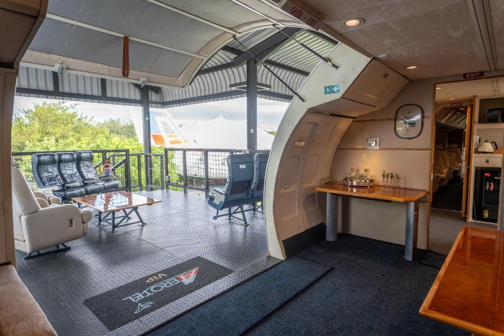 Aerotel in Hoedspruit - unusual places to stay - Boeing 737 with Drakensberg views
