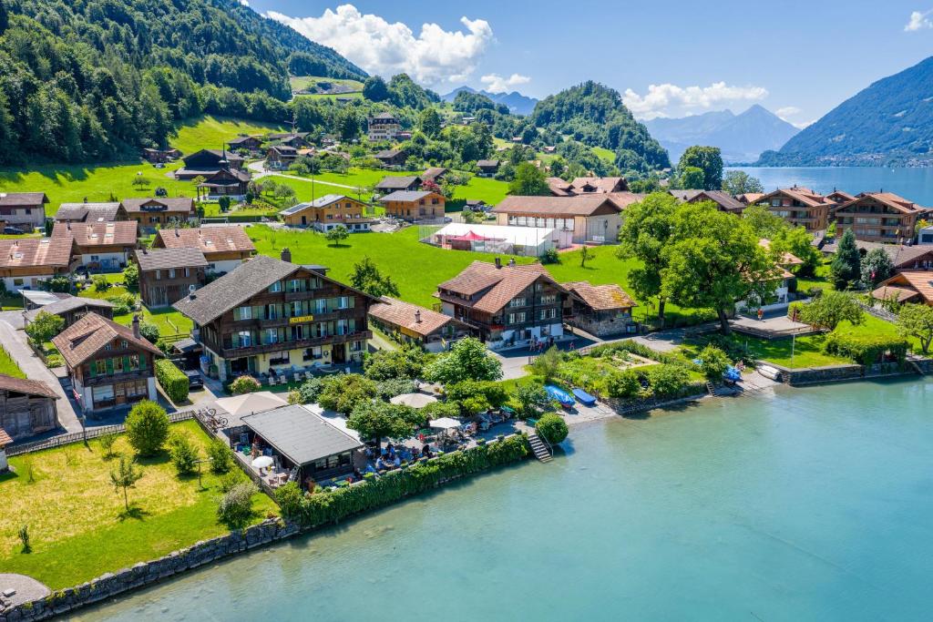 Hostel in Switzerland on Lake Brienz - with views and clean