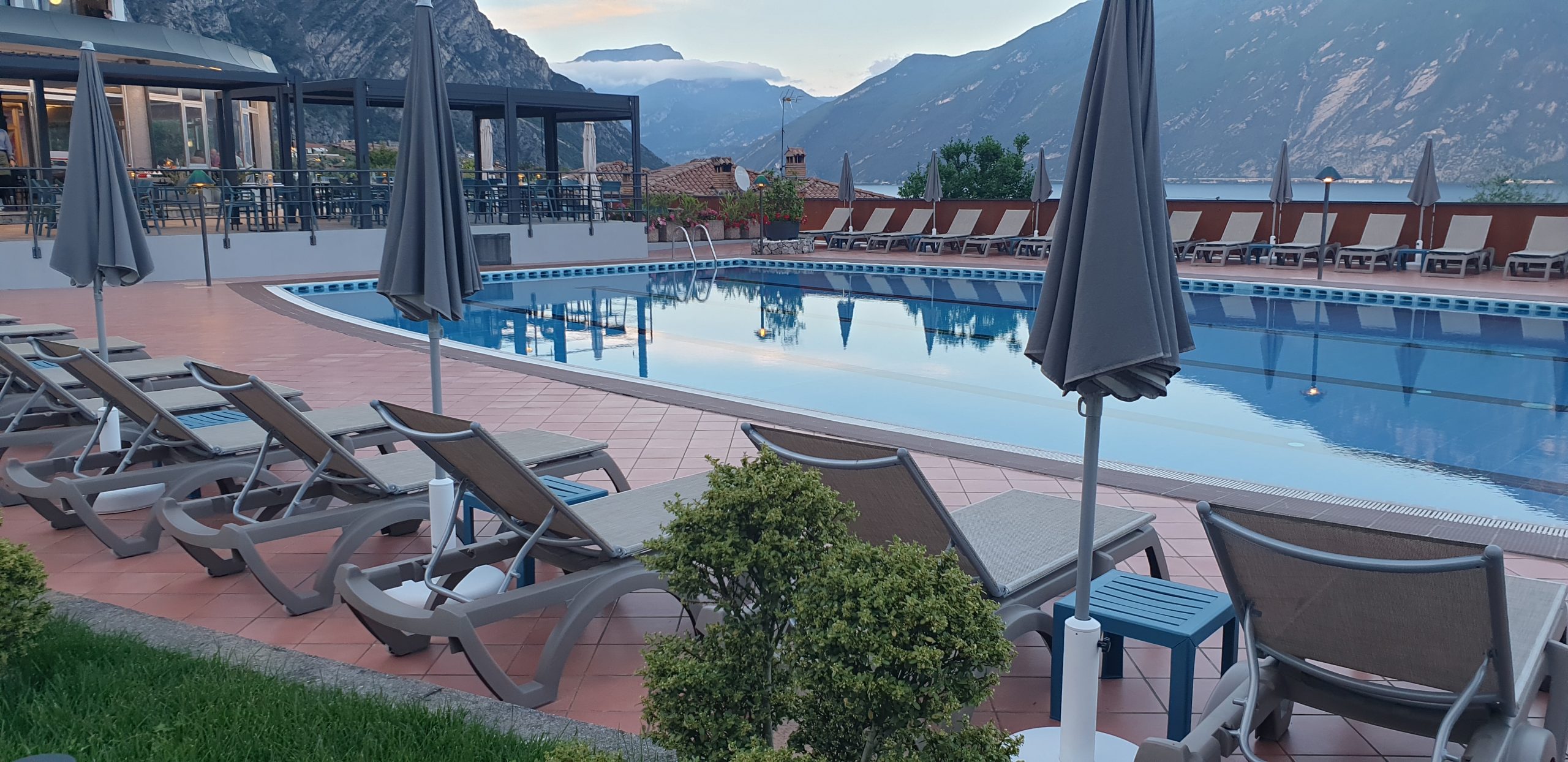 Aria Life Hotel in Limone sul Garda - swimmingpool views
