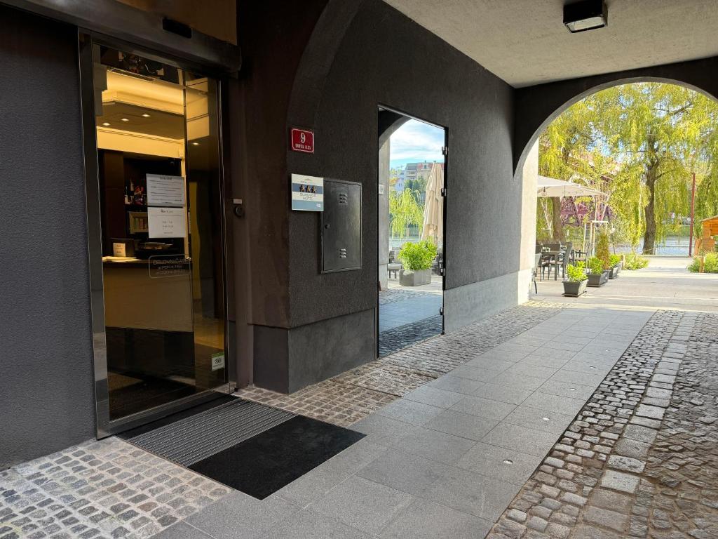 Hotel Lent - Maribor Slovenia - reception entrance