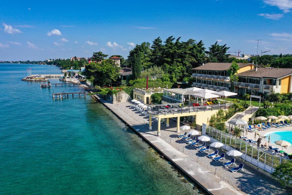 most beautiful places to stay in Desenzano Italy - seaviews - lakefront hotel