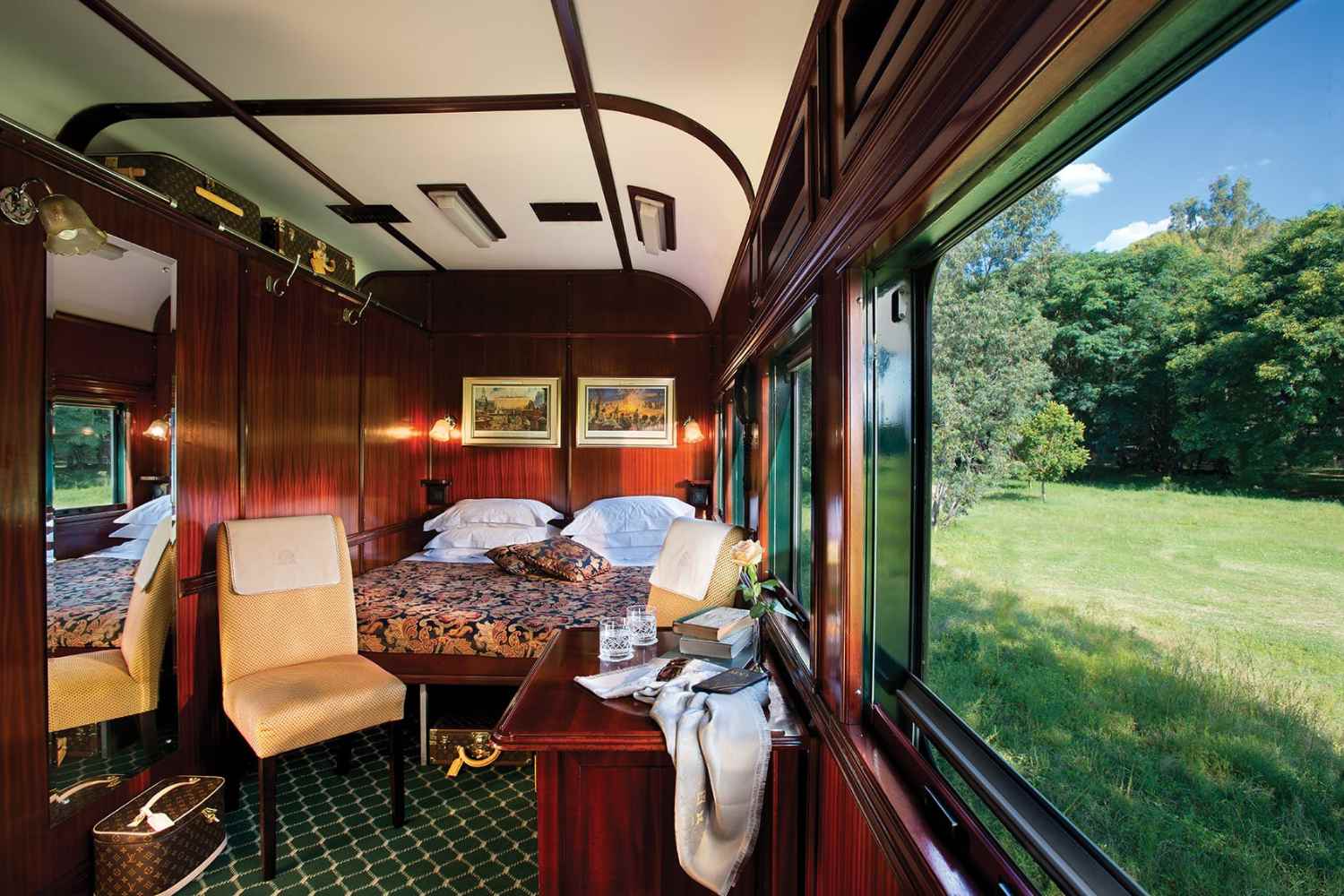 Luxurious train holidays and journeys in South Africa with Rovos Rail
