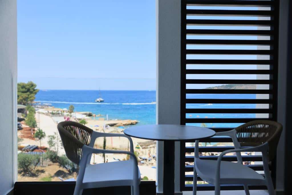 Hotel Camelot in Ksamil - Albania - Hotel stays with beautiful views and balconies